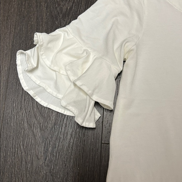 Lilly Pulitzer Classic Off White Top with Ruffled Short sleeves - Picture 2 of 5